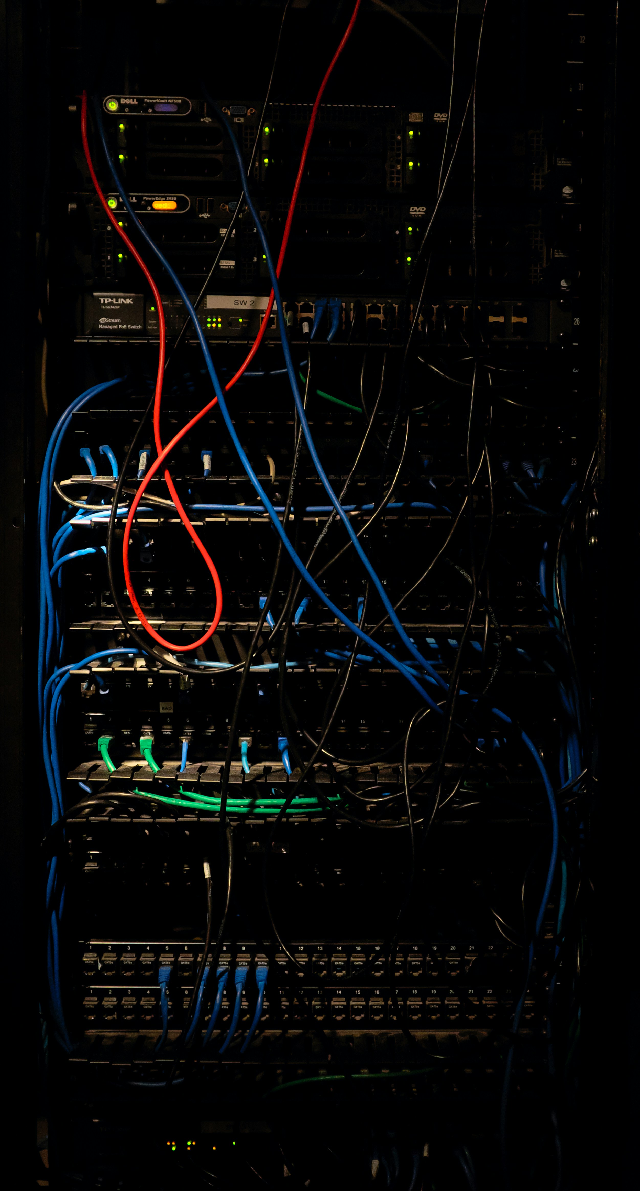 Serverrack en netwerkapparatuur